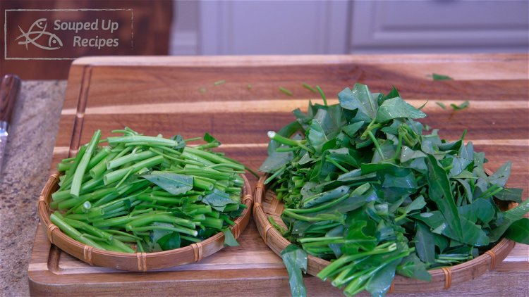 Image of Remove the end and cut the spinach into 2.5-inch long...