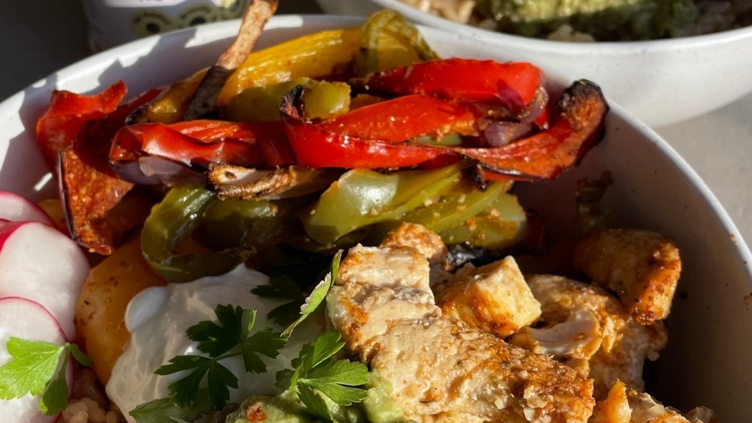 Mingle&#39;s Ultimate Chicken Fajita Bowl-image