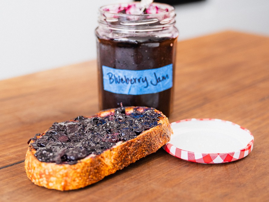 Andy Cooks - Blueberry jam