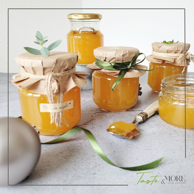 Image of Stecke eine Ceylon Zimtstange in das Glas. Die Gläser sofort zuschrauben und auskühlen lassen. 