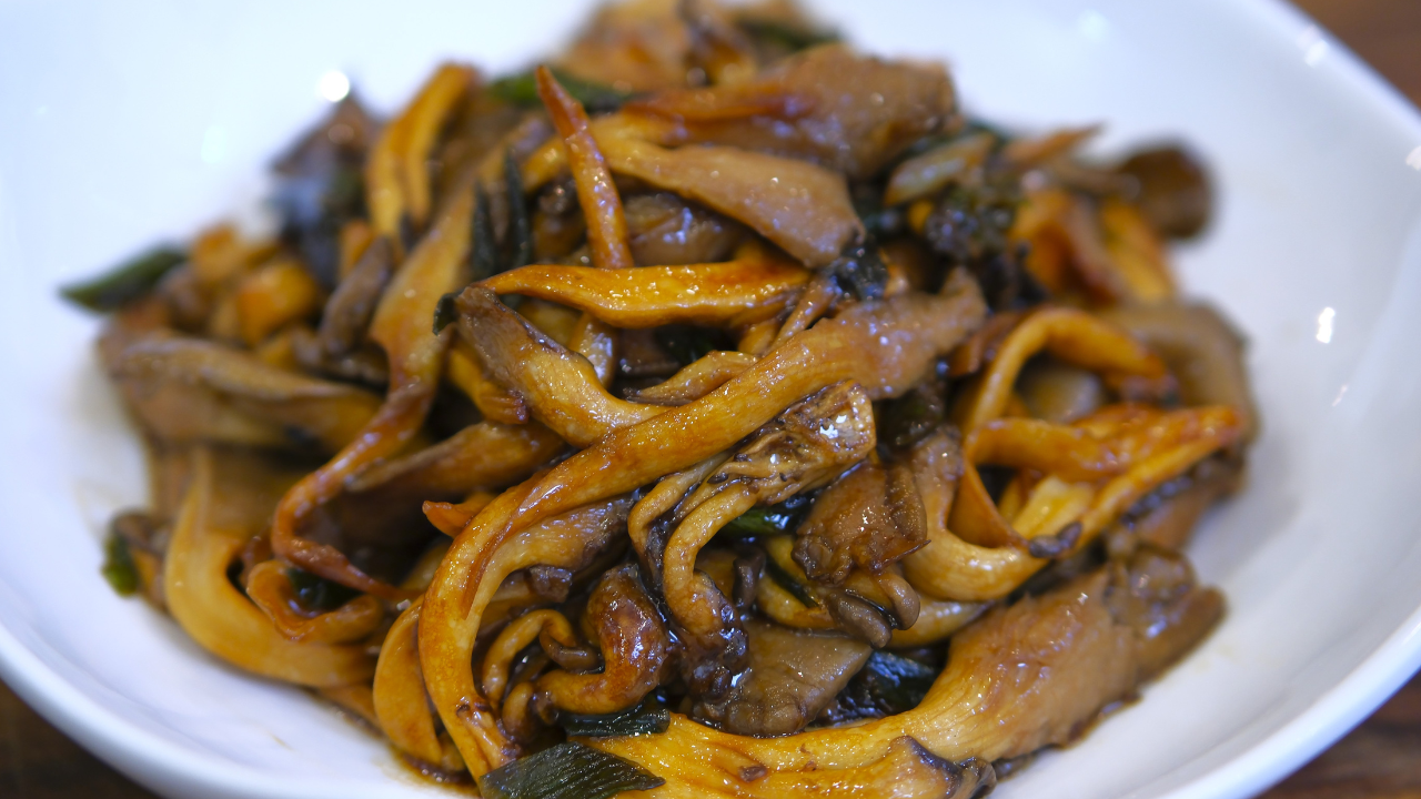 Image of 3 Minute Recipe - Oyster Mushroom Side Dish (Tastes Better Than Meat)