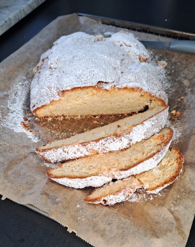 Einfacher saftiger Quarkstollen