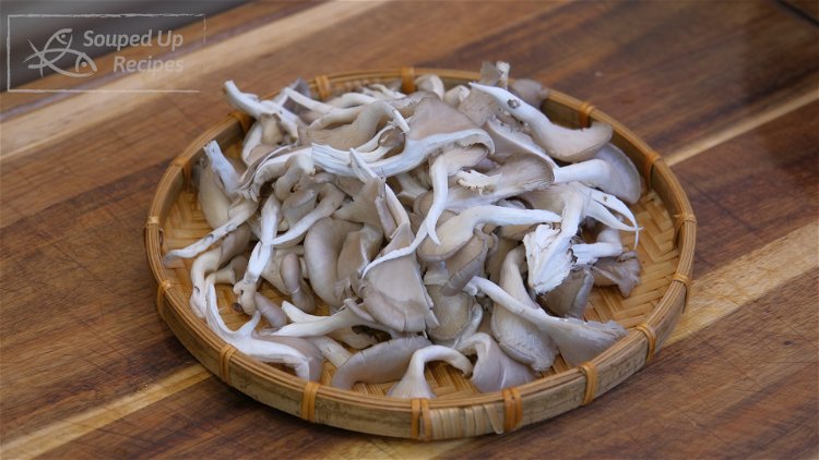 Image of Tear the mushrooms into bite-size pieces.