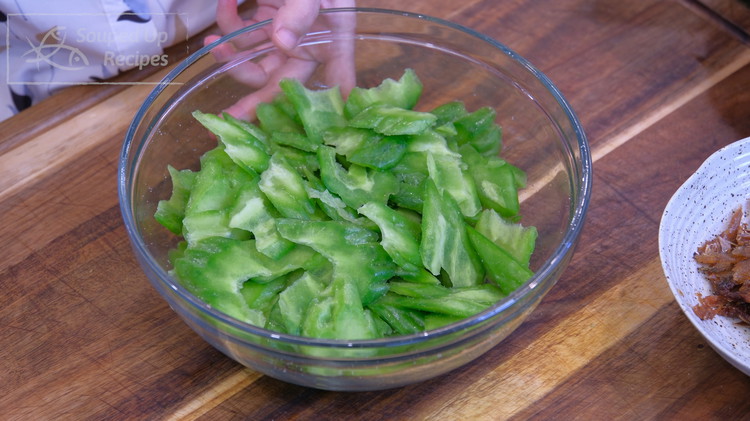 Image of Season the bitter melon with 1 tsp of salt. Rub for a few minutes to reduce the bitter taste. Let it sit for 20 minutes.