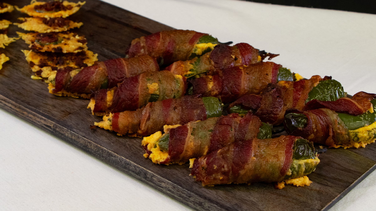 Quick and easy bacon jalapeño poppers!