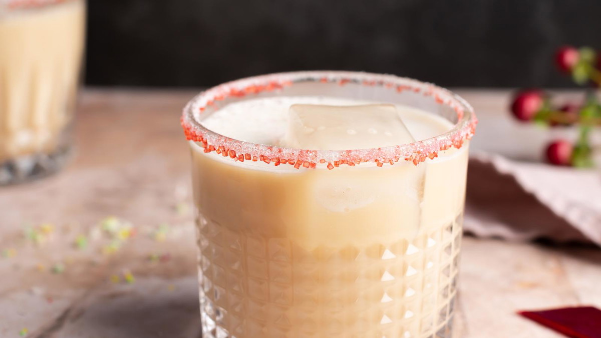 delicious holiday cocktail recipe - Peppermint Mocha White Russian