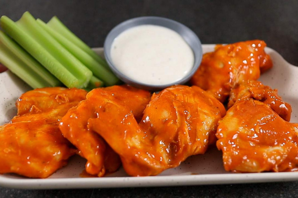 Low-Carb Creamy Buffalo Chicken Thighs