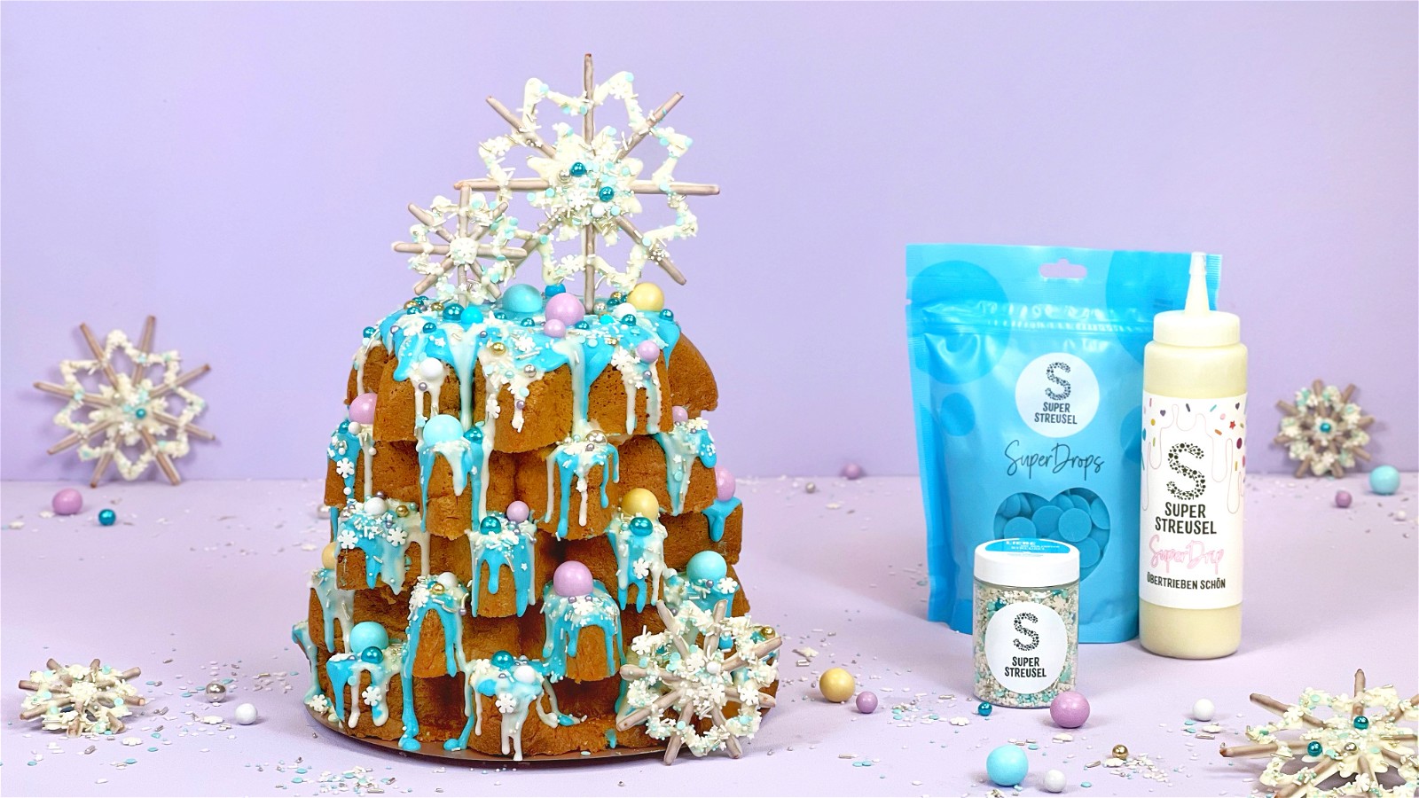 Image of Pandoro Snowflake Cake