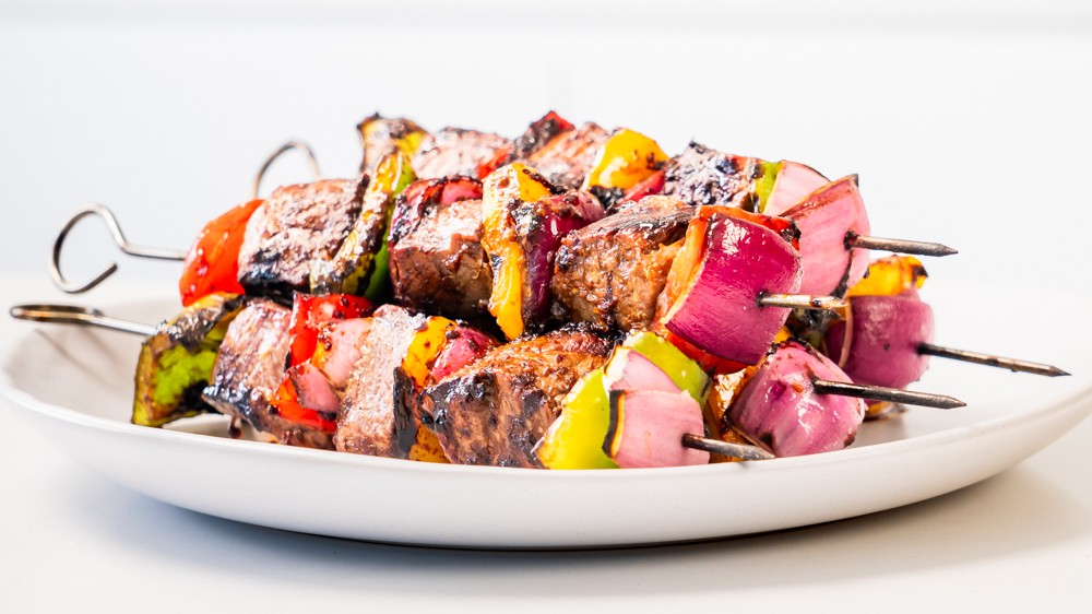 Image of Beef, capsicum and red onion skewers
