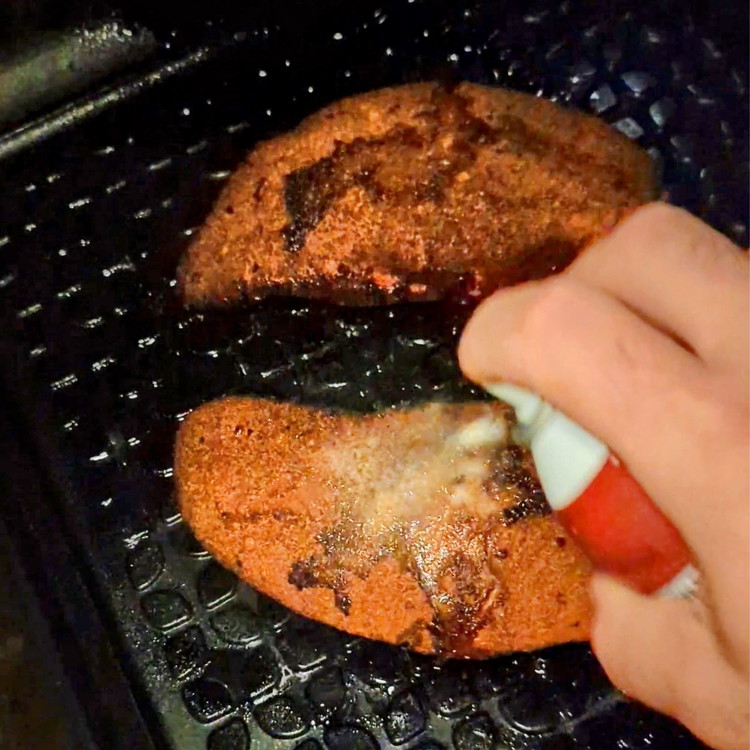 Image of Pull breasts off and allow to cool for 10 minutes.