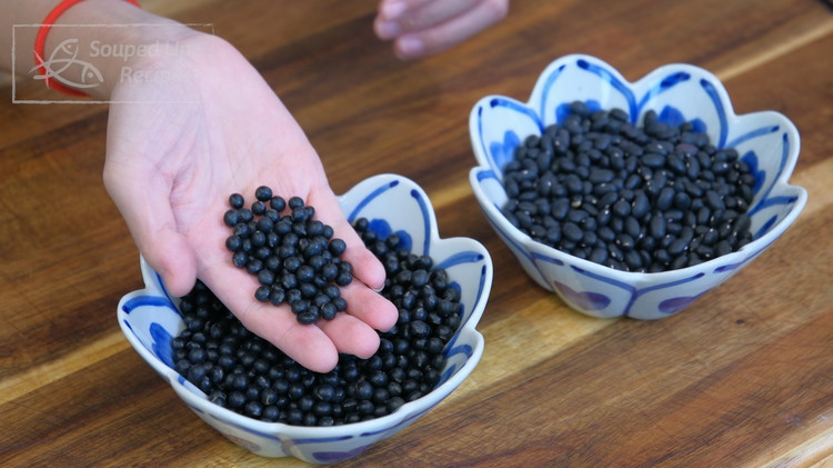Image of The beans on the right side were purchased from an Asian market; you can see the shape is more round, like beads. Their texture is firmer, so the grains are able to keep the complete shape after steaming. By the...