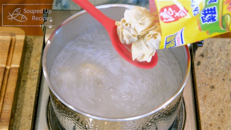 Image of Turn the heat to low and simmer the wonton for...