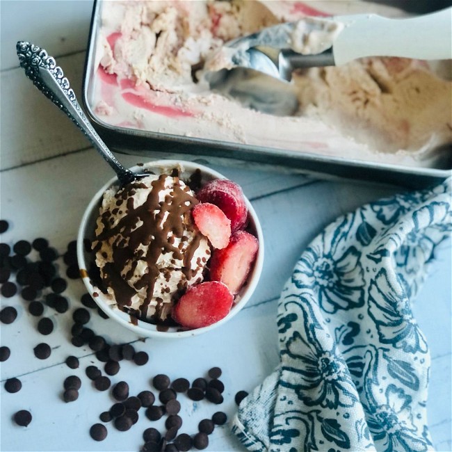 Image of NO CHURN STRAWBERRY ICE CREAM (DRIZZLED WITH CAROB)