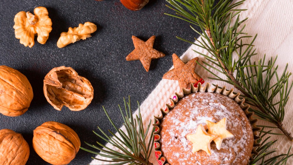 Image of Festive cupcakes with spice and nuts