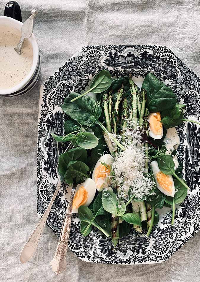 Grillede asparges med trøffeldressing