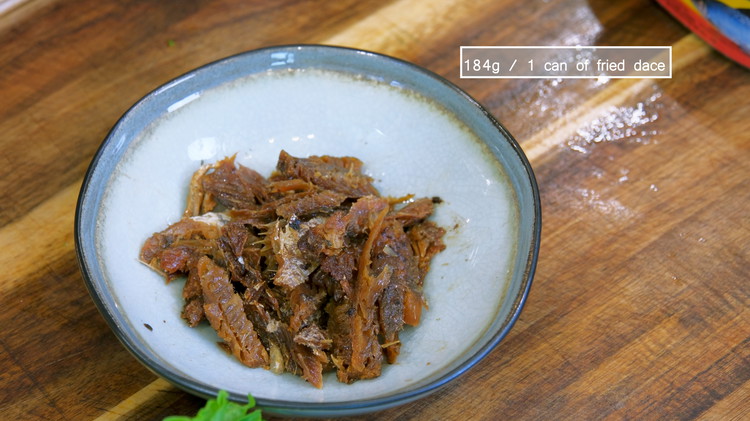 Image of Same as before. Break the fried dace into small pieces.