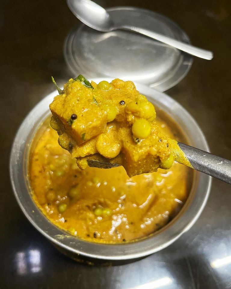 Kada chakka & Pattani kari ( Bread fruit and dried peas curry)