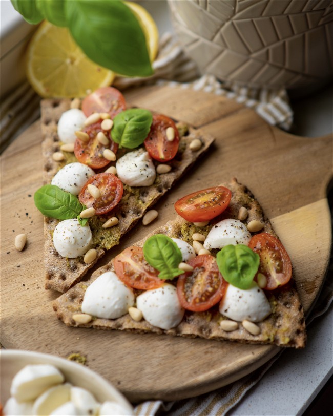 Image of Snelle en Heerlijke Caprese Knäckebröd Puntjes