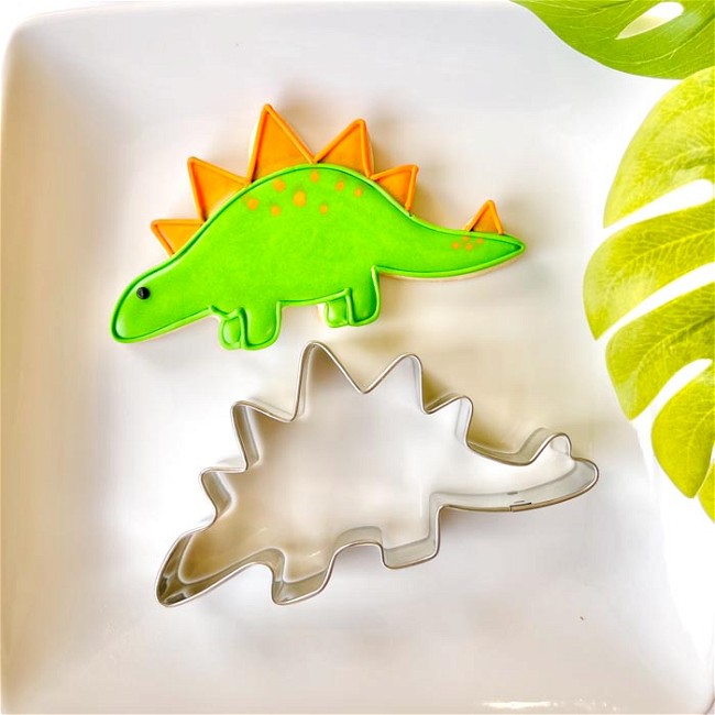 Image of How to Decorate a Stegosaurus Sugar Cookie-Beginner Friendly Tutorial