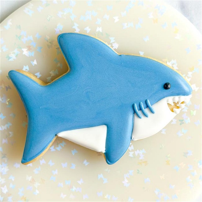 Image of How to Decorate Baby Shark Cookies