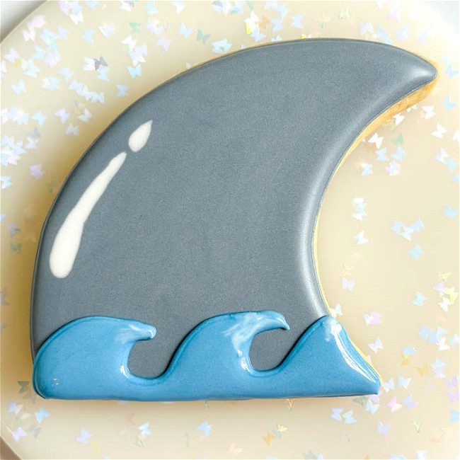 Image of How to Decorate a Shark Fin Cookie