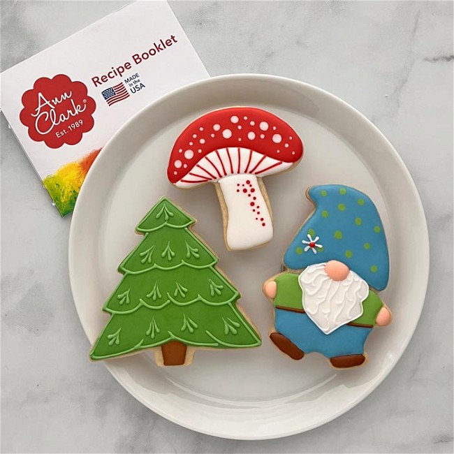 Image of How to Decorate a Cute Gnome Cookie