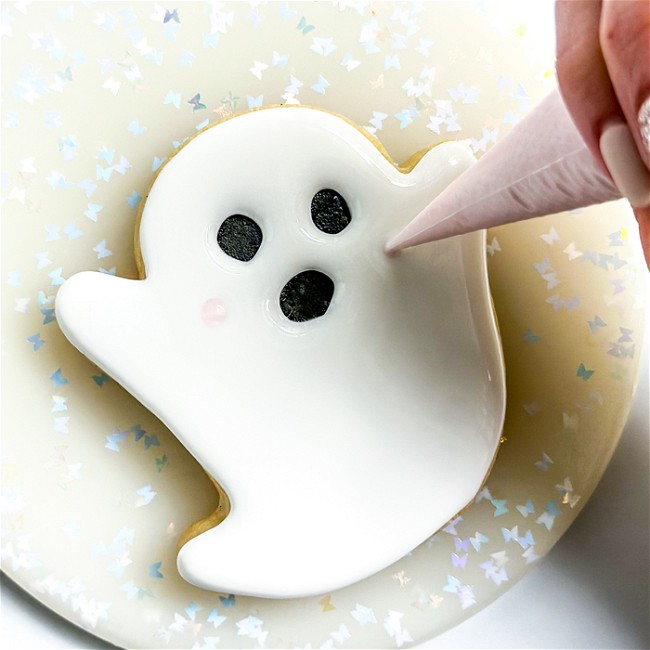 Image of Cute Ghost Cookie: Beginner-Friendly Tutorial
