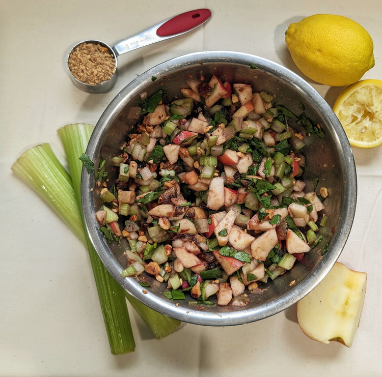 Image of Pour in 2.5 tbsp red wine and 2 tbsp lemon juice to the bowl and mix everything well.There you have it! Unless you want to ELEVATE the salad, continue with the instructions!
