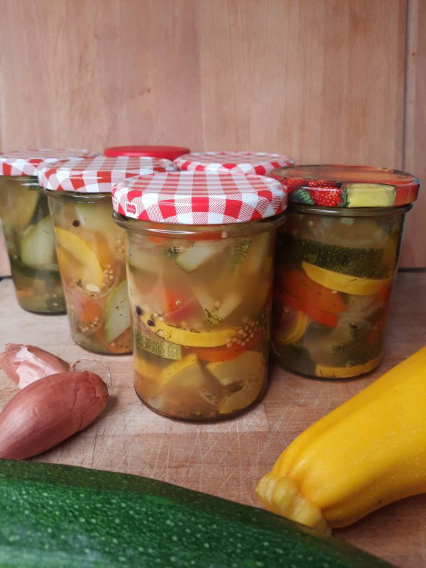 Eingelegte Zucchini