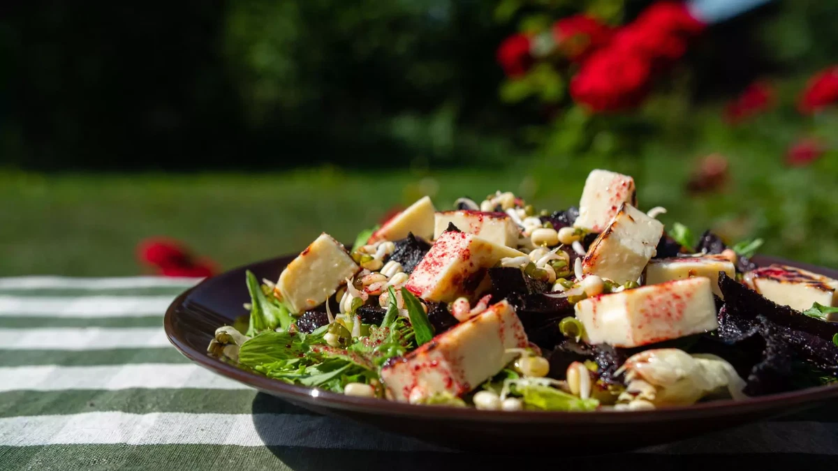 Beetroot salad with lingonberry