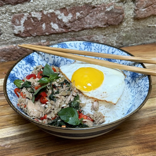 Image of Tuna pad kra pao
