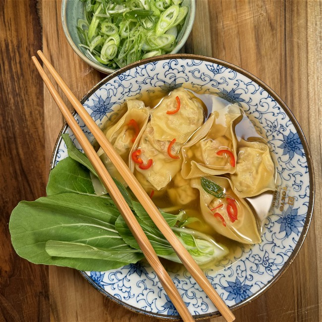 Image of Green curry wonton soup