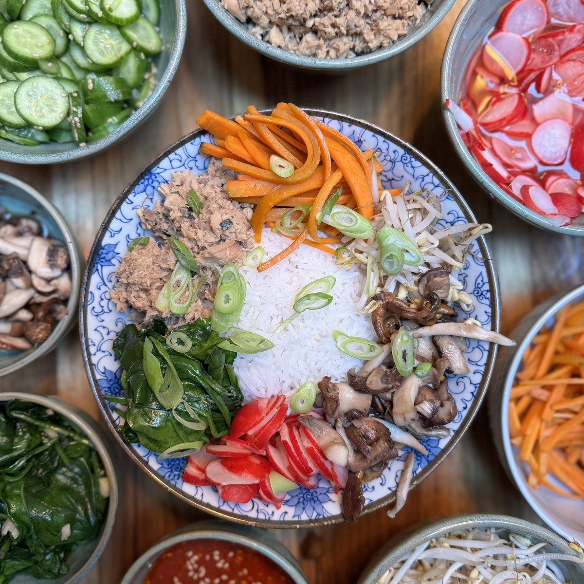 Bibimbap with salmon