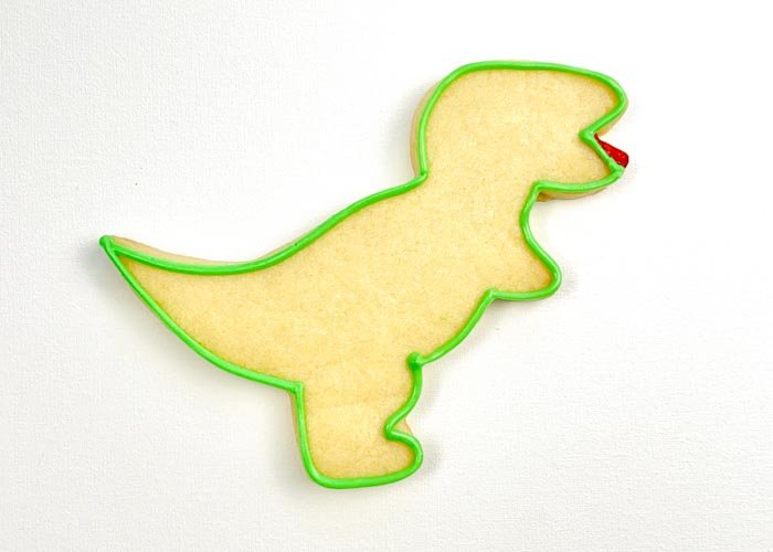 Image of Once the shape is fully outlined, prepare your green flood consistency royal icing.
