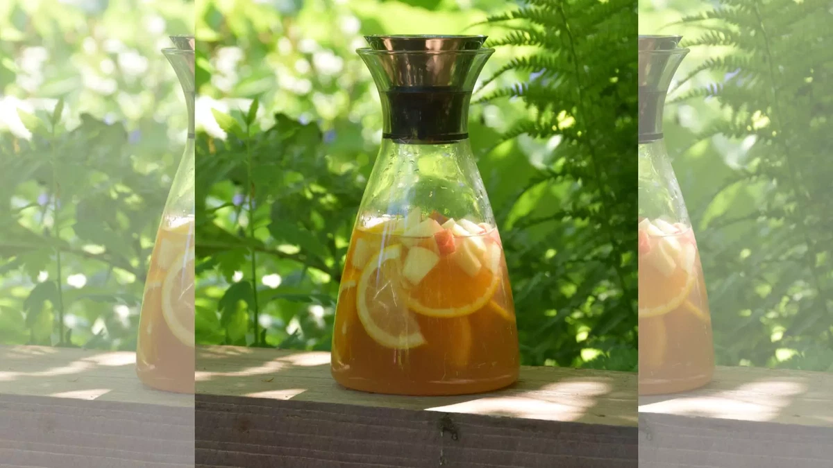 Berry sangria