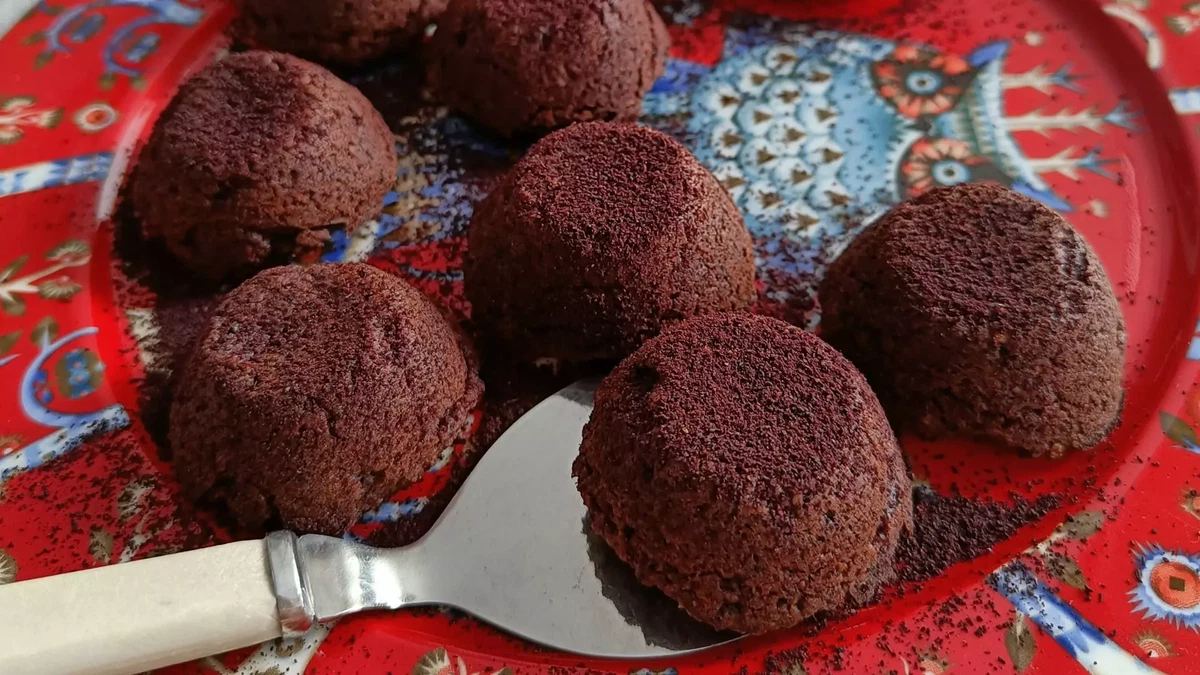 Little bilberry cakes à la Minna Canth