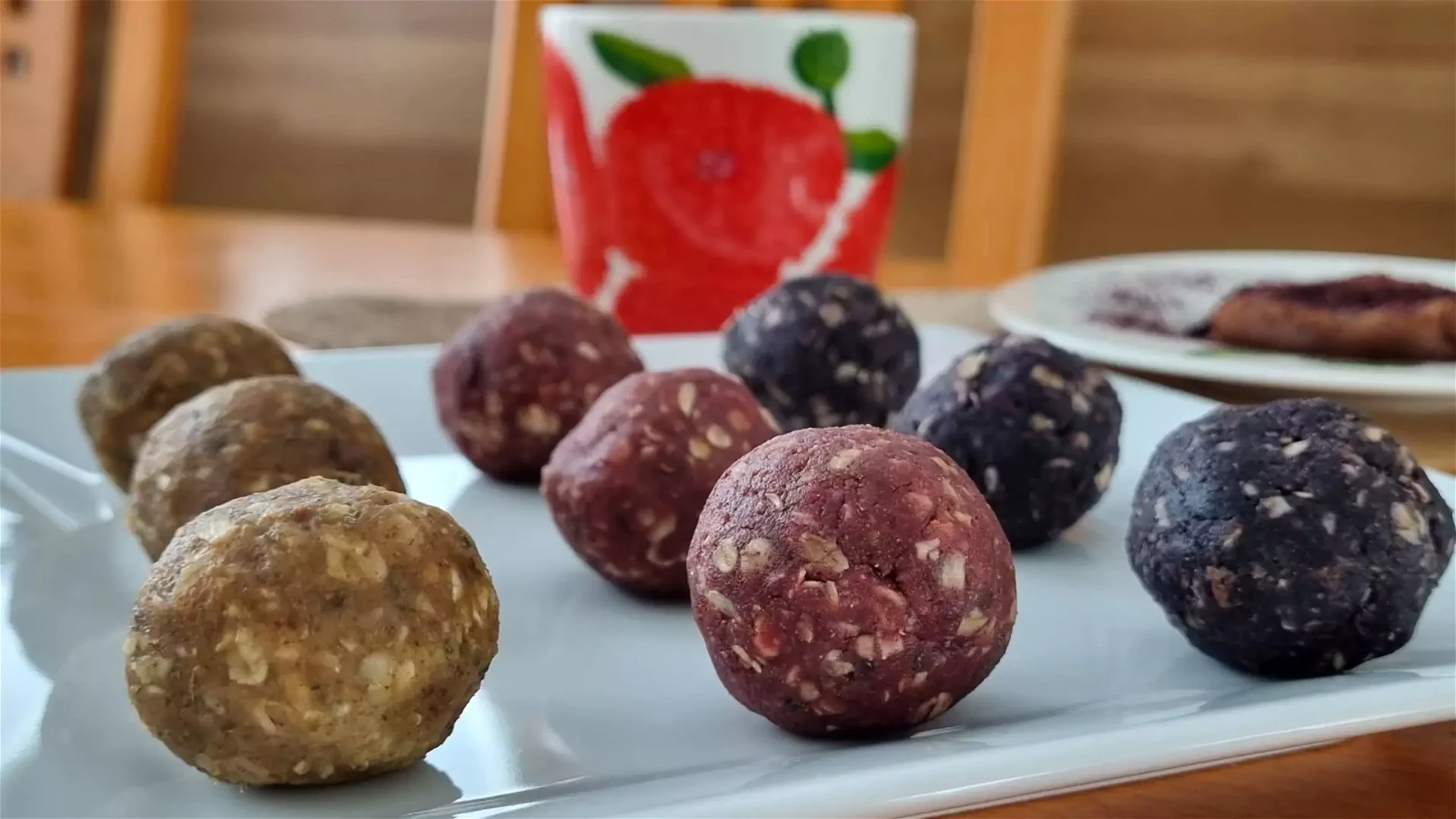 Image of Protein-rich berry powder balls