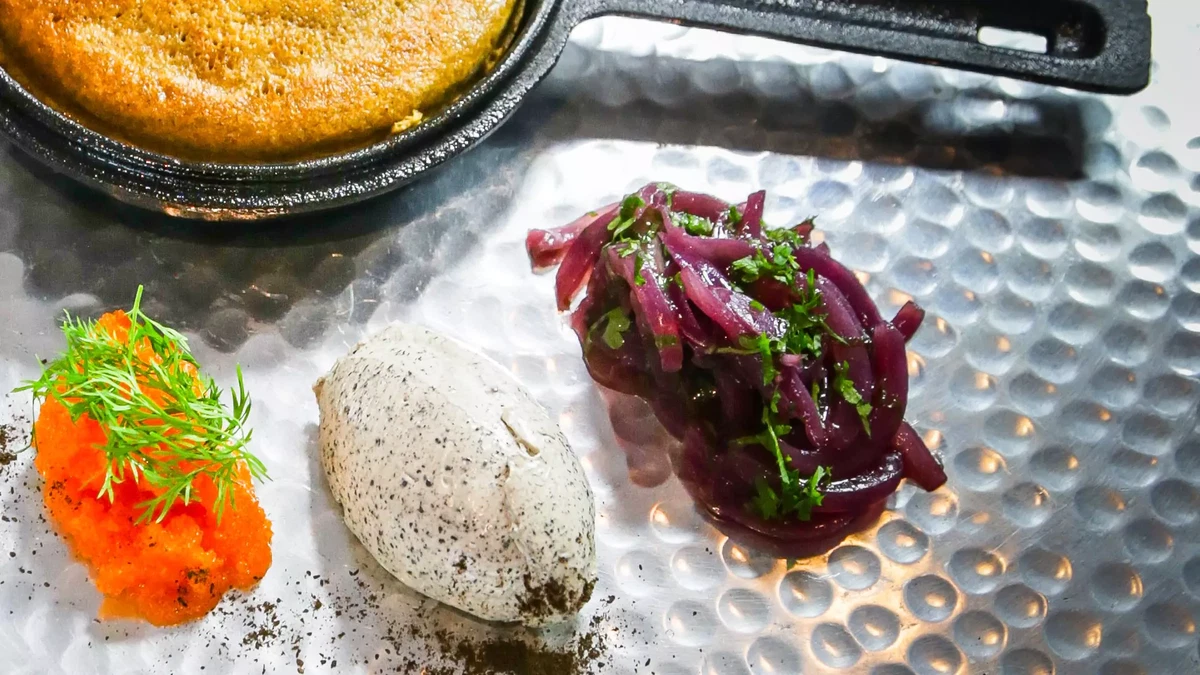 Red onion compote with herbs
