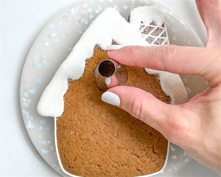 Image of If you have one on hand, use a large metal piping tip to gently imprint a circle in the cookie. We'll use this to trace a circle to make a peppermint candy design. If you do not have a piping tip available, you can pipe a circle by freehand.