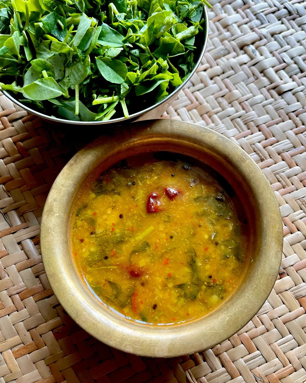 Vendhaya Keerai Sambar / Fenugreek leaves Sambar