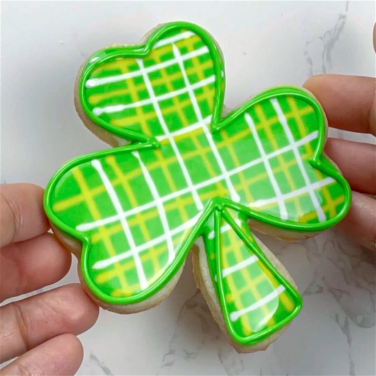 Image of There you have it! This plaid shamrock design is sure to be popular at your St. Patty's Day party! 