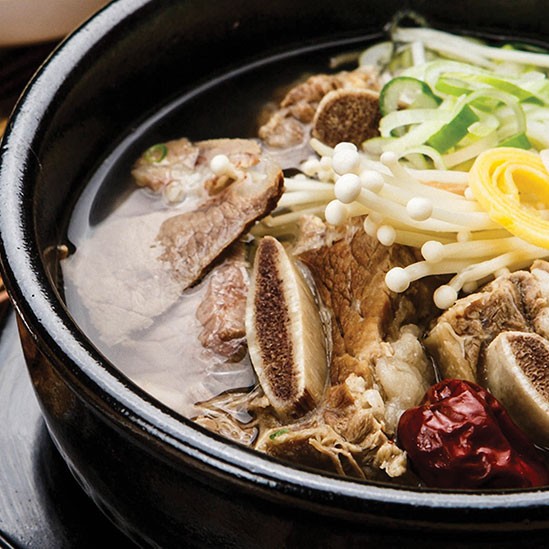 ichki kiyimsiz ichki kiyimdagi erkak bortiq