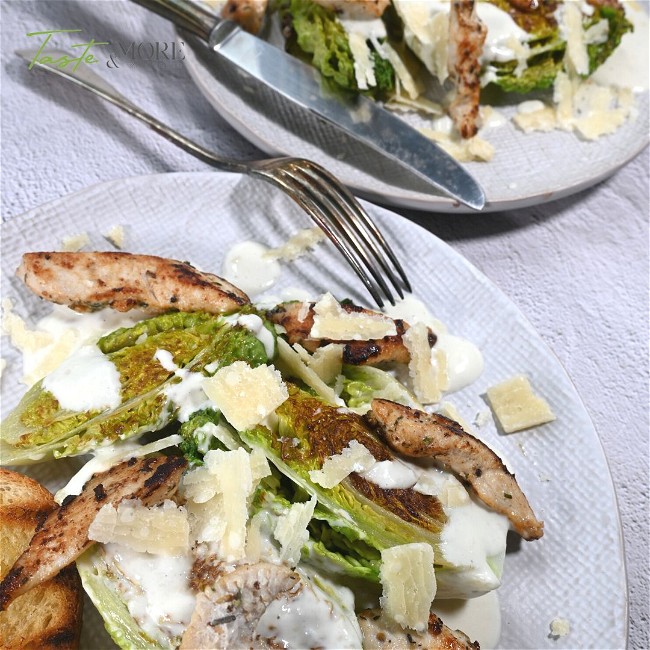 Image of Gebratener Romanasalat an Caesar Dressing & Pouletstreifen