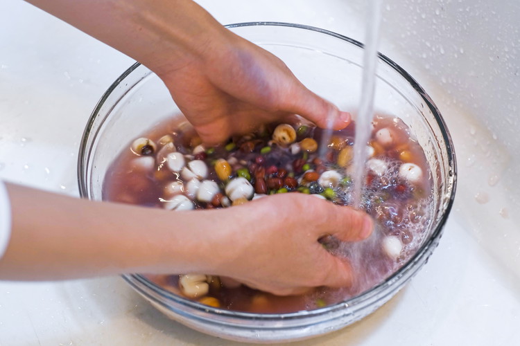 Image of Rinse them under running water several times then drain the water.