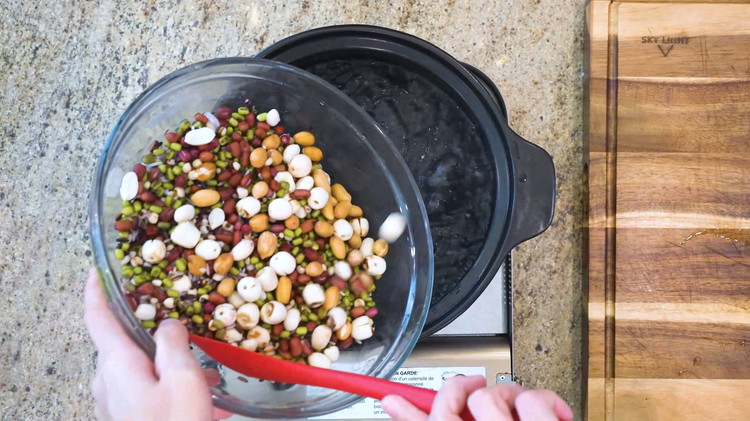 Image of Bring 2 liters of water to a boil and add the soaked ingredients. Wait for the pot to come back to a boil. Switch the heat to low and simmer for 1 hour.