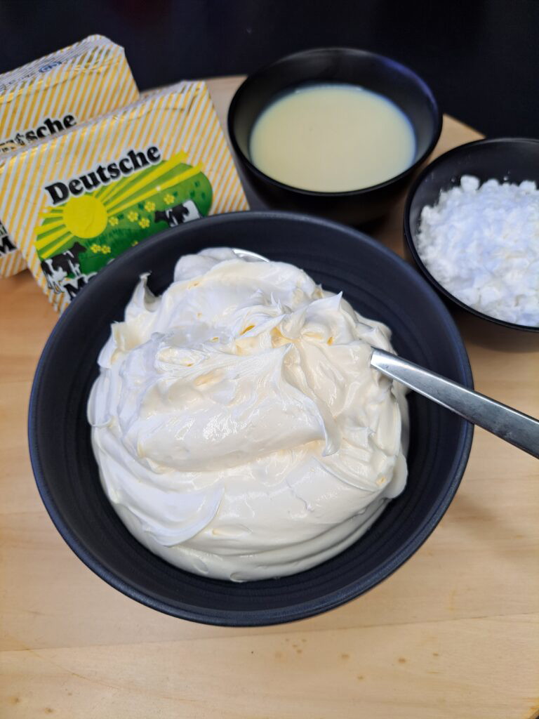 zarte Buttercreme mit gezuckerter Kondensmilch