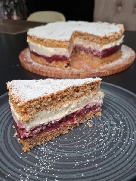 Fruchtige Zimt-Kirsch-Torte
