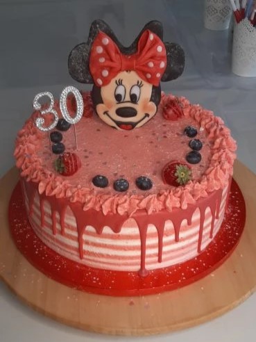 Buttercreme verfeinert mit Erdbeeren