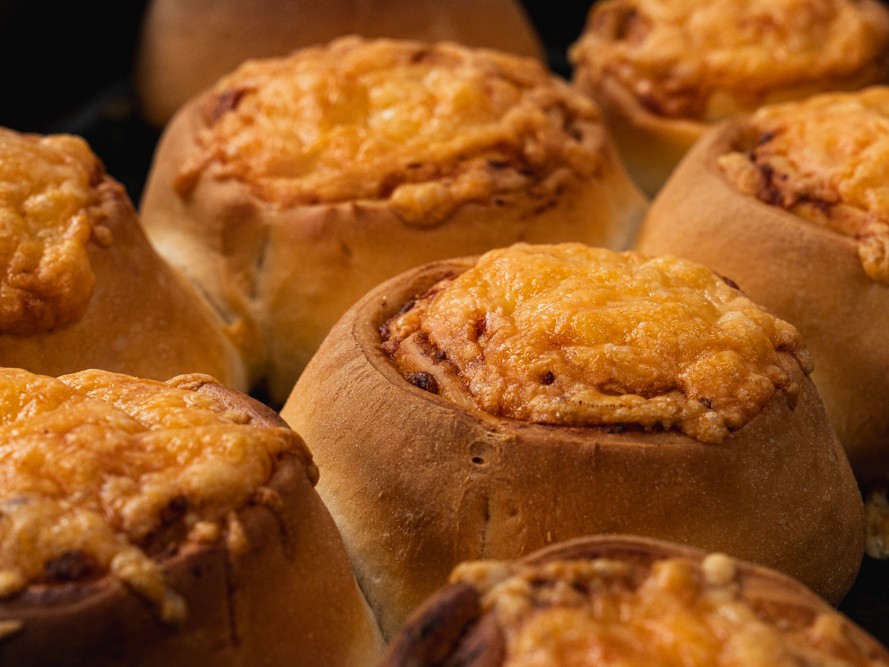 Andy Cooks - Cheese garlic bread scrolls