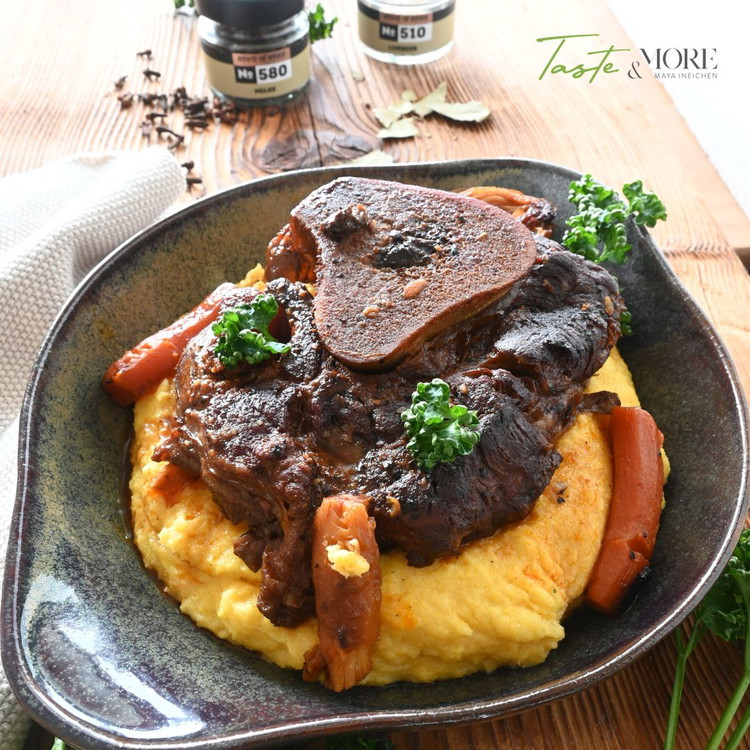 Image of 125 g 2-Minuten Polenta unter ständigem Rühren aufkochen. Solange rühren bis die Polenta die gewünschte Konsistenz hat. Dann den Parmesan einrühren, anrichten und geniessen 